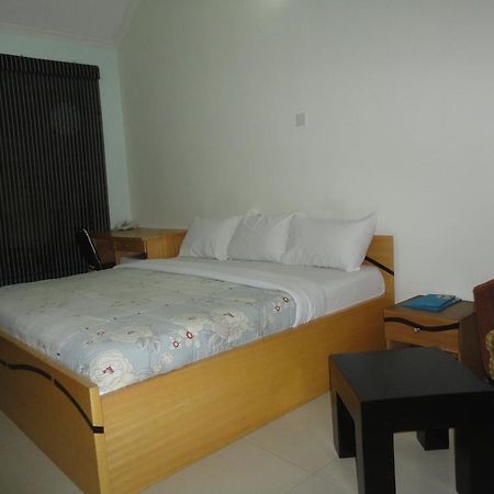 Bluespring Hotel Maryland Esterno foto