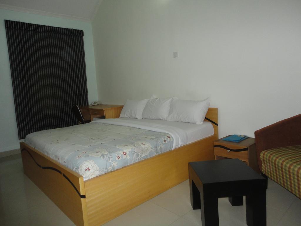 Bluespring Hotel Maryland Esterno foto