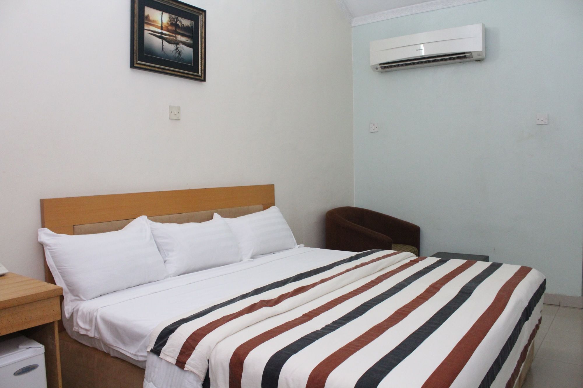 Bluespring Hotel Maryland Esterno foto