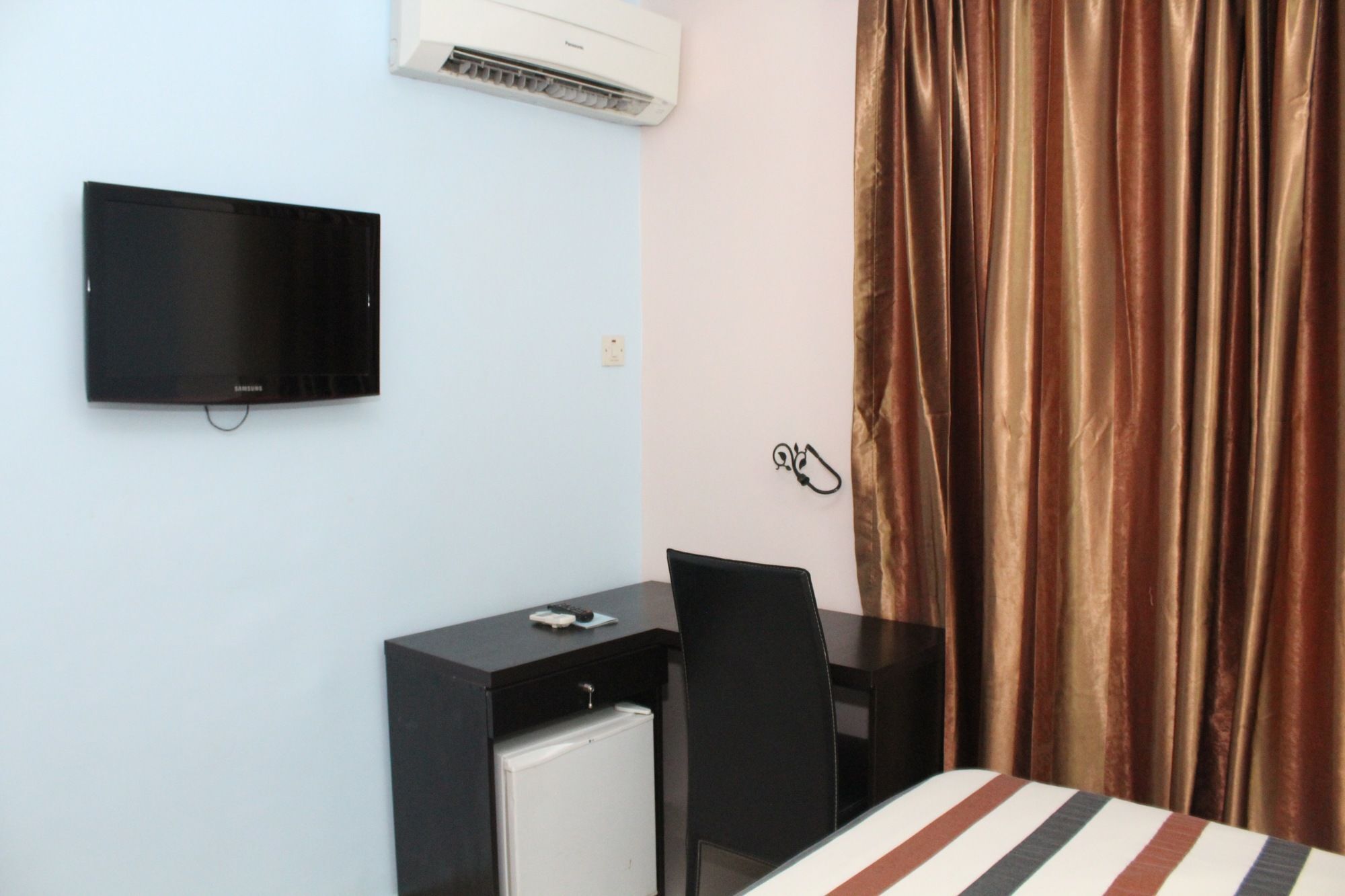 Bluespring Hotel Maryland Esterno foto