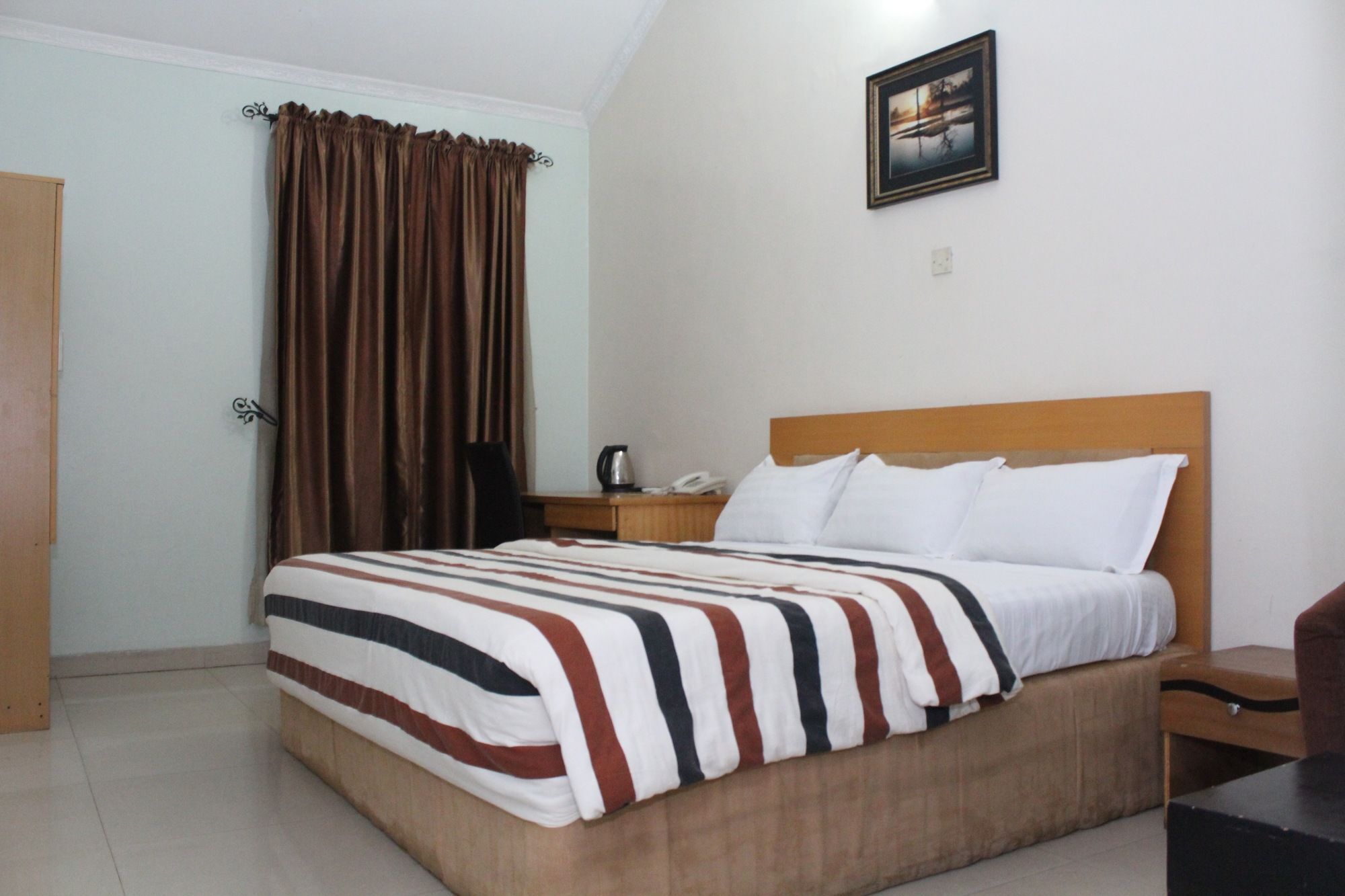 Bluespring Hotel Maryland Esterno foto