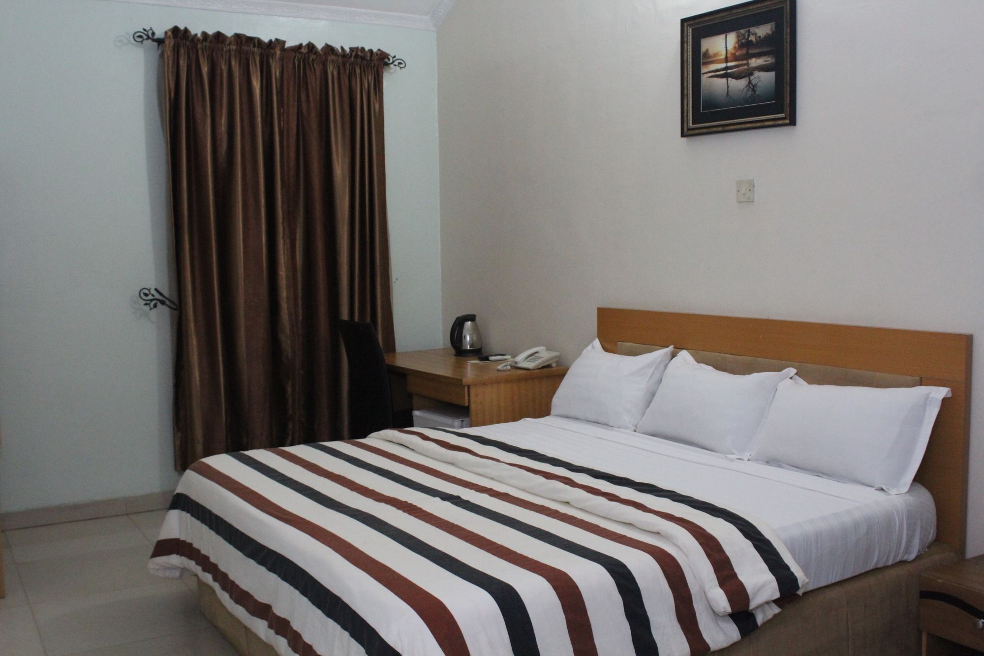 Bluespring Hotel Maryland Esterno foto