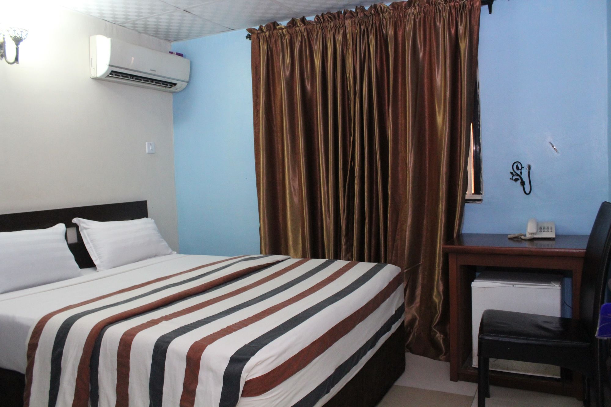 Bluespring Hotel Maryland Esterno foto