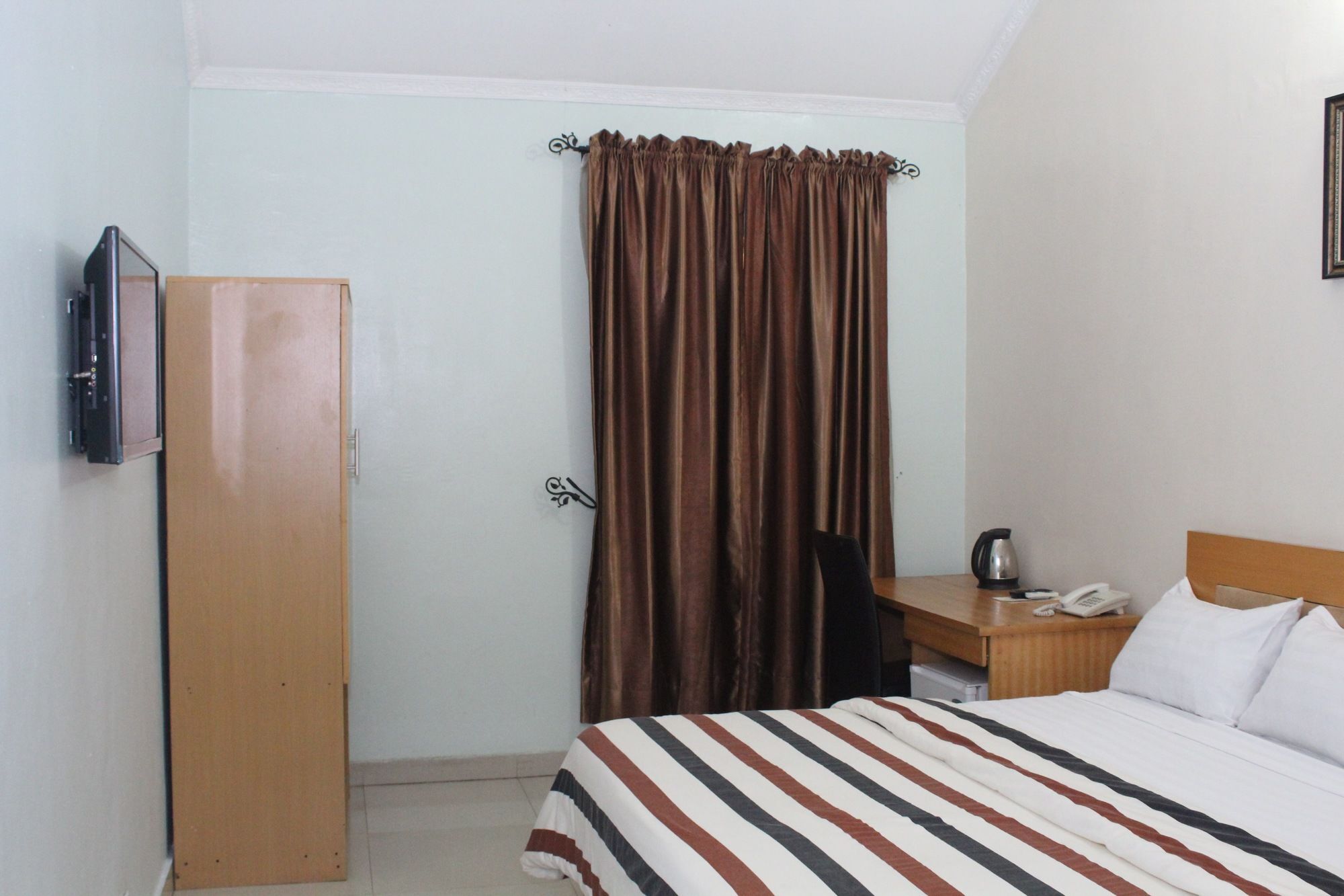 Bluespring Hotel Maryland Esterno foto