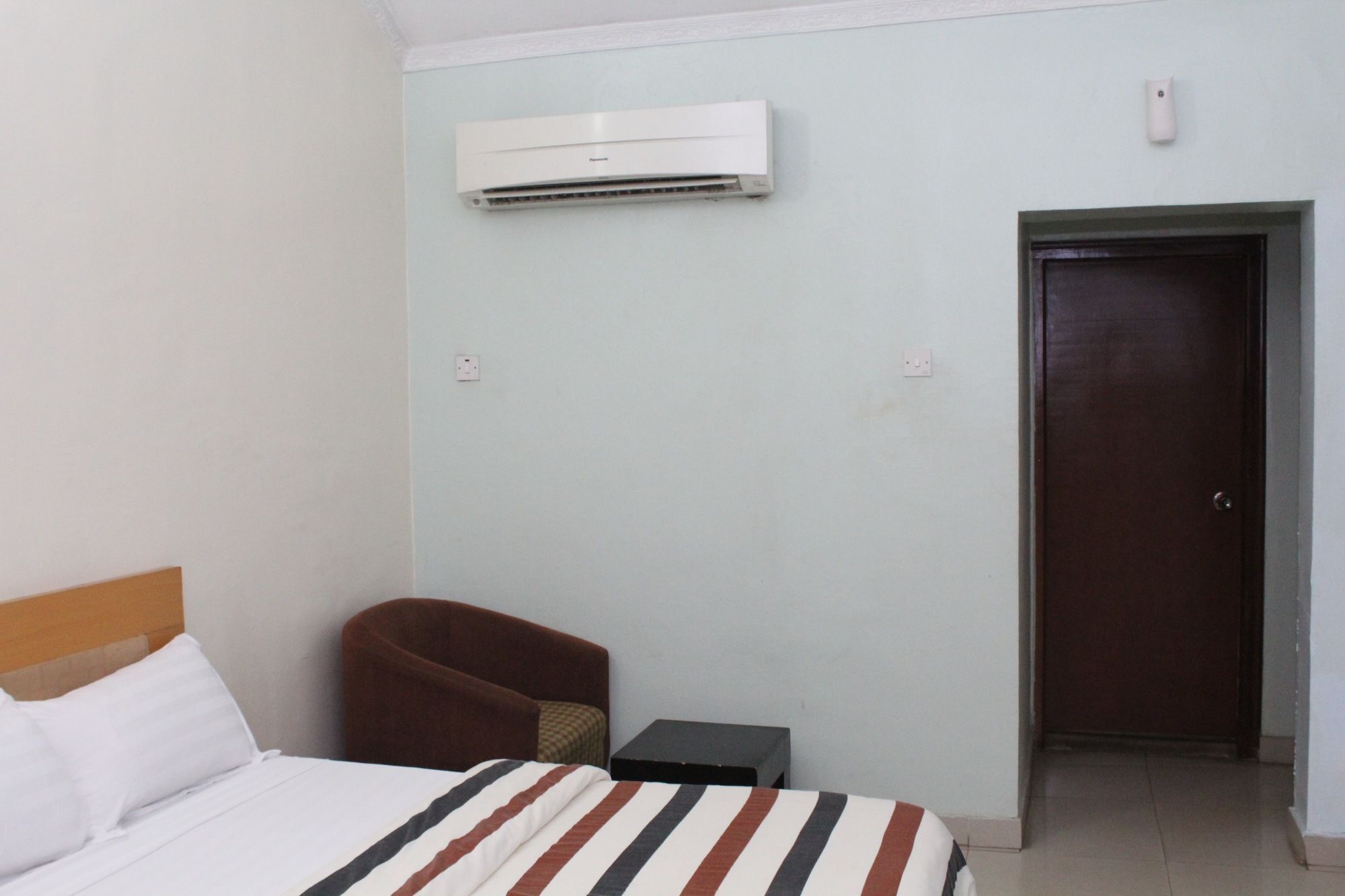 Bluespring Hotel Maryland Esterno foto